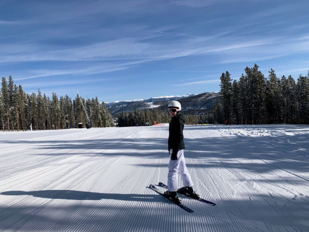 girl learning to ski